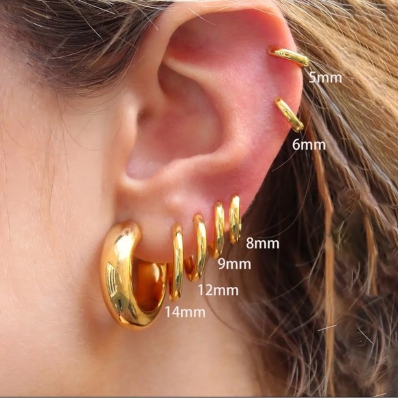 Huggie Hoop Earrings • Minimalist Earrings • Dainty Earrings • Delicate … - Picture 2 of 8